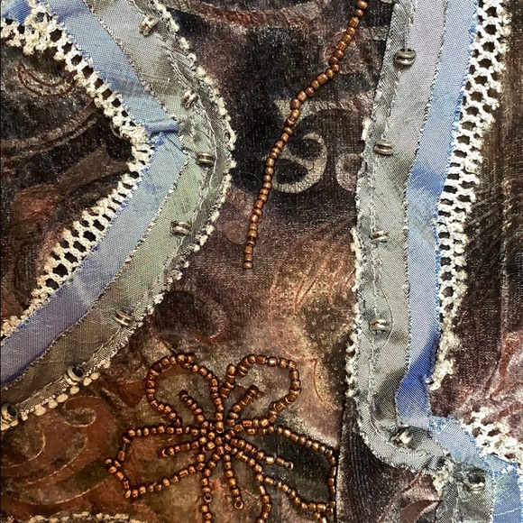 Heavy velvet shell by Obstinance by IKA. - Picture 3 of 5